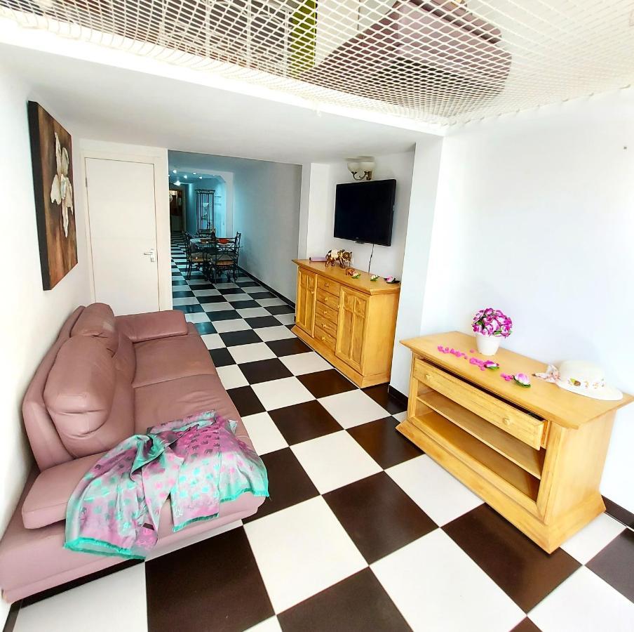 אדחה Elegant 3 Bedrooms, Wifi Free מראה חיצוני תמונה