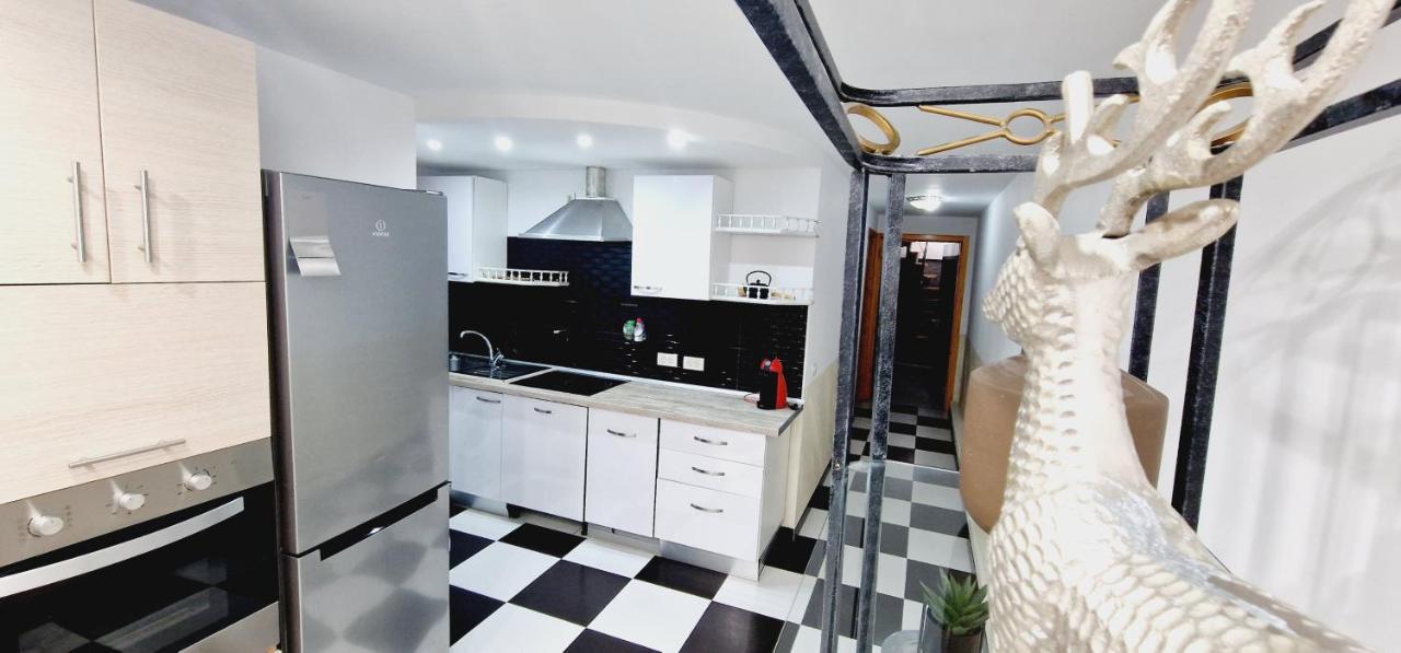 אדחה Elegant 3 Bedrooms, Wifi Free מראה חיצוני תמונה