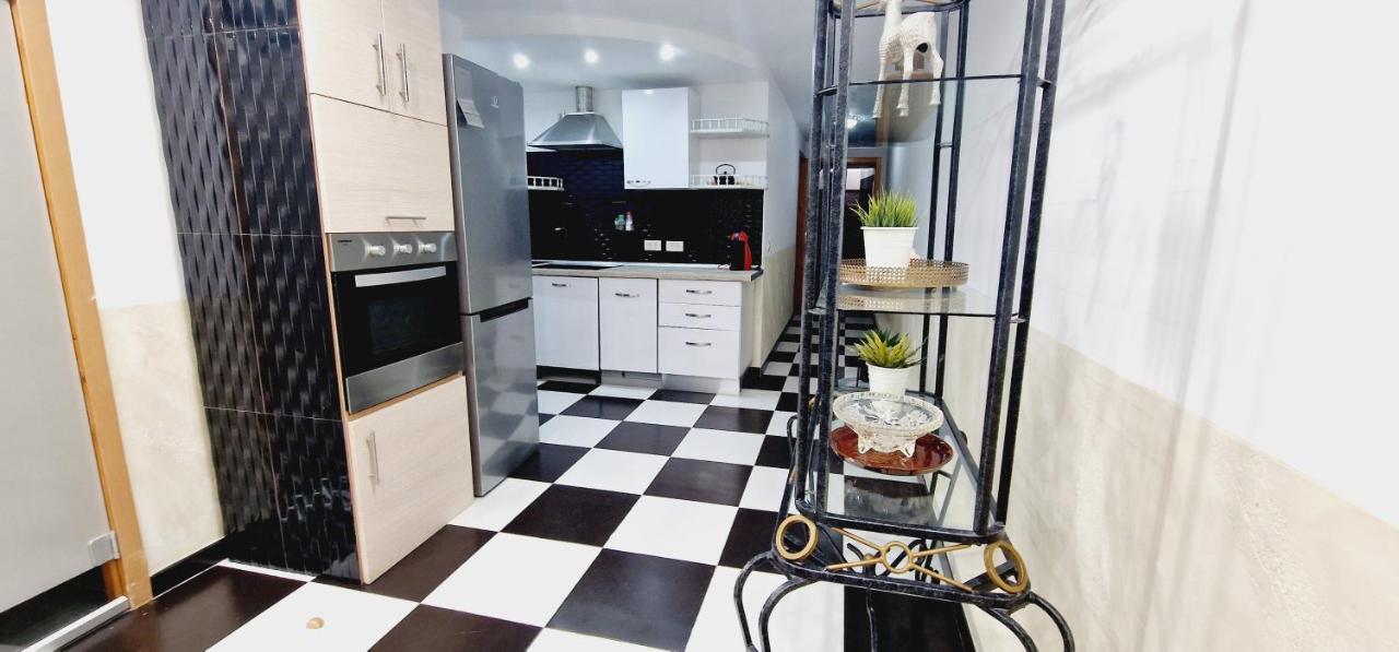 אדחה Elegant 3 Bedrooms, Wifi Free מראה חיצוני תמונה