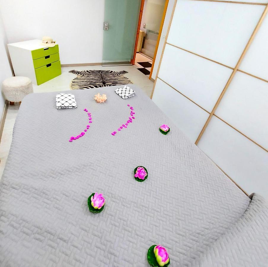 אדחה Elegant 3 Bedrooms, Wifi Free מראה חיצוני תמונה