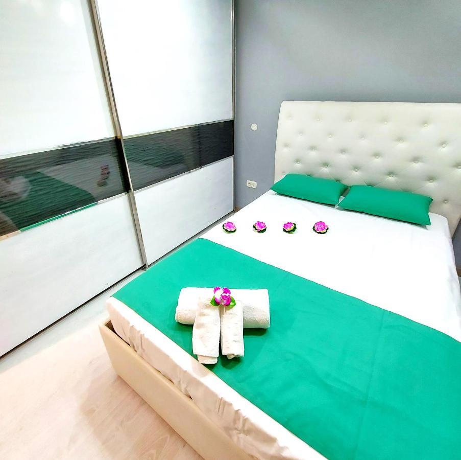 אדחה Elegant 3 Bedrooms, Wifi Free מראה חיצוני תמונה