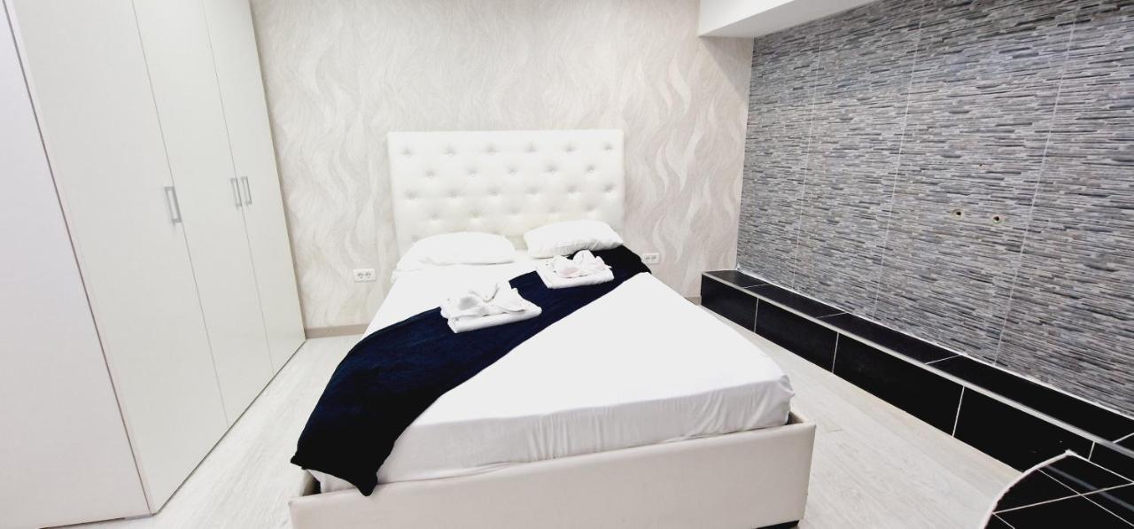אדחה Elegant 3 Bedrooms, Wifi Free מראה חיצוני תמונה